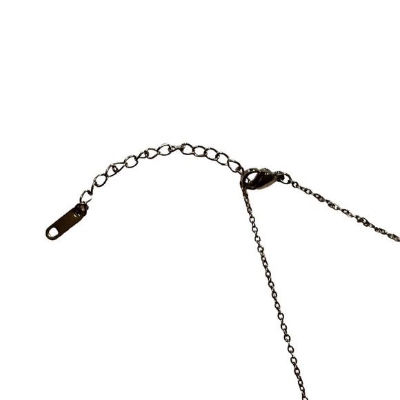 Feminine and Classy Necklace with Flower Pendant and Gem Charm in Green - Picture 3 of 3